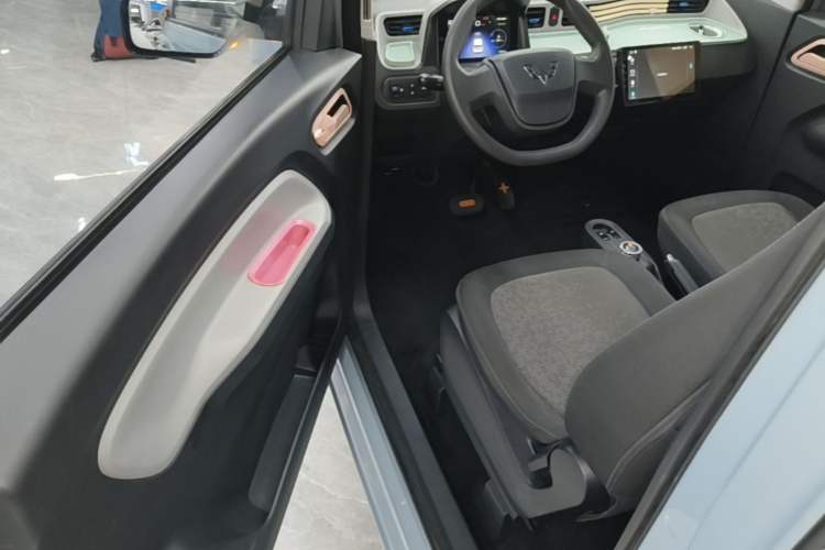 Used Wuling Hongguang MINIEV 2020 Enjoyment Model Lithium Iron Phosphate Driver Seat