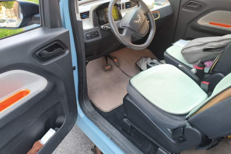 Used Wuling Hongguang MINIEV 2020 Enjoyment Model Lithium Iron Phosphate Driver Seat