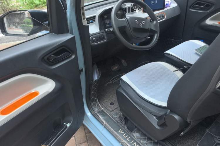 Used Wuling Hongguang MINIEV 2020 Enjoyment Model Lithium Iron Phosphate Driver Seat