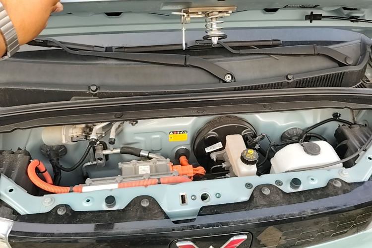 Used Wuling Hongguang MINIEV 2020 Freedom Version Lithium Iron Phosphate Engine Bay