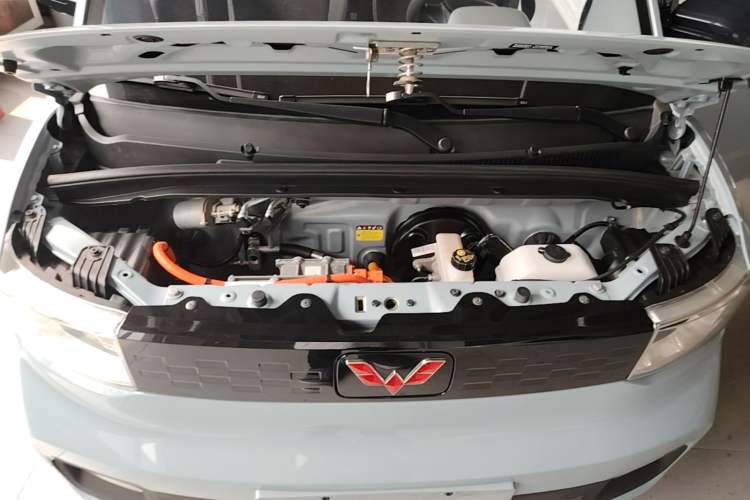 Used Wuling Hongguang MINIEV 2020 Freedom Version Lithium Iron Phosphate Engine Bay