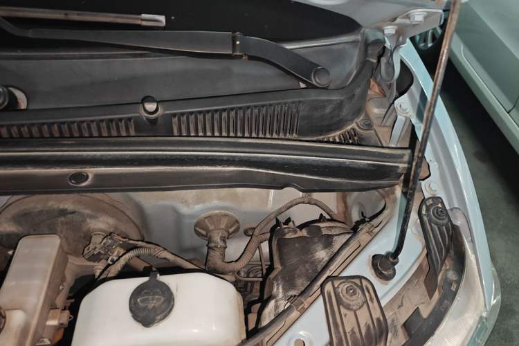 Used Wuling Hongguang MINIEV 2020 Freedom Version Lithium Iron Phosphate Engine Bay Left