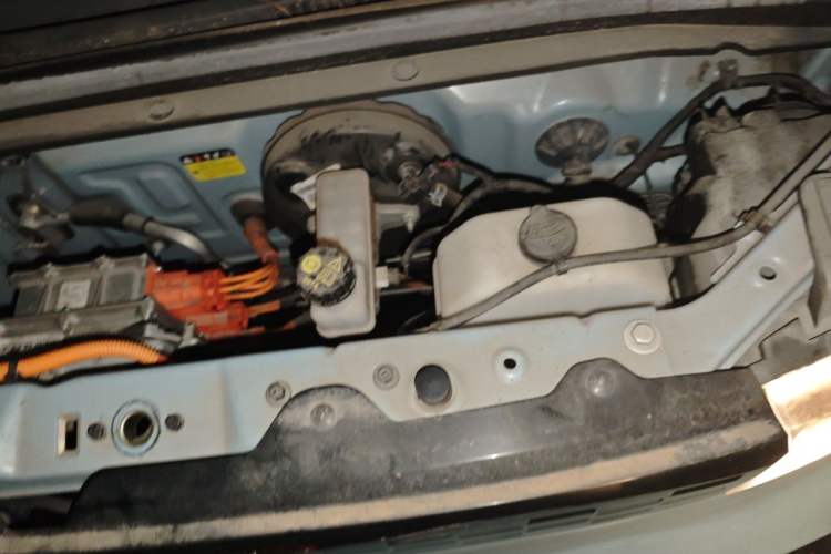 Used Wuling Hongguang MINIEV 2020 Zizai Version Lithium-NMC Engine Bay Left