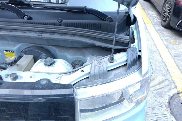 Used Wuling Hongguang MINIEV 2020 Zizai Version Lithium-NMC Engine Bay Left