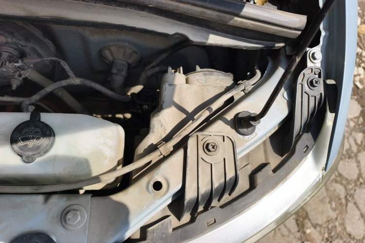 Used Wuling Hongguang MINIEV 2020 Freedom Version Lithium Iron Phosphate Engine Bay Left