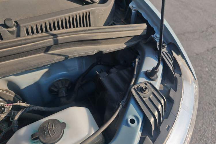 Used Wuling Hongguang MINIEV 2020 Enjoyment Model Lithium Iron Phosphate Engine Bay Left