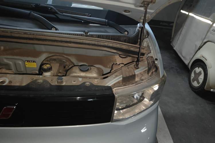 Used Wuling Hongguang MINIEV 2020 Zizai Version Lithium-NMC Engine Bay Left