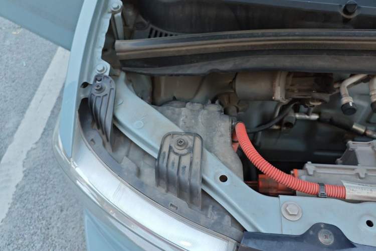 Used Wuling Hongguang MINIEV 2020 Zizai Version Lithium-NMC Engine Bay Right