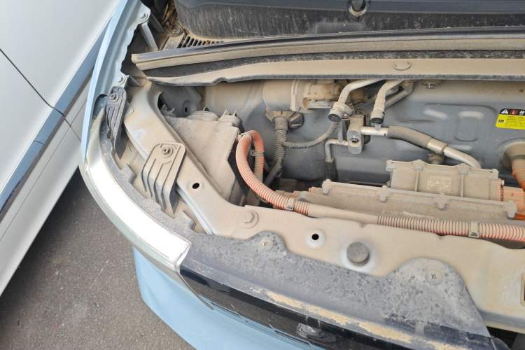 Used Wuling Hongguang MINIEV 2020 Zizai Version Lithium-NMC Engine Bay Right