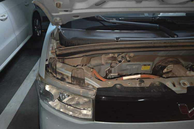 Used Wuling Hongguang MINIEV 2020 Zizai Version Lithium-NMC Engine Bay Right