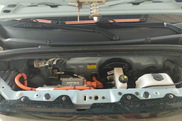 Used Wuling Hongguang MINIEV 2020 Enjoyment Model Lithium Iron Phosphate Engine Bay