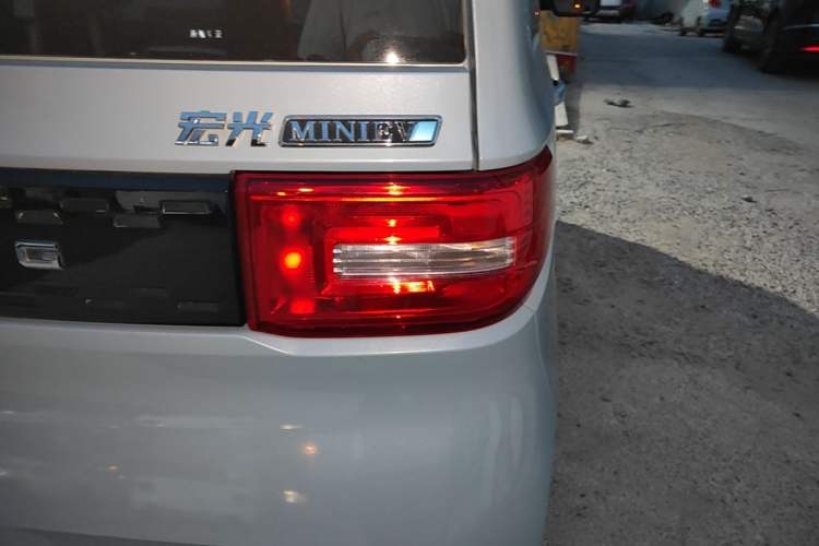 Used Wuling Hongguang MINIEV 2020 Zizai Version Lithium-NMC Exterior 3