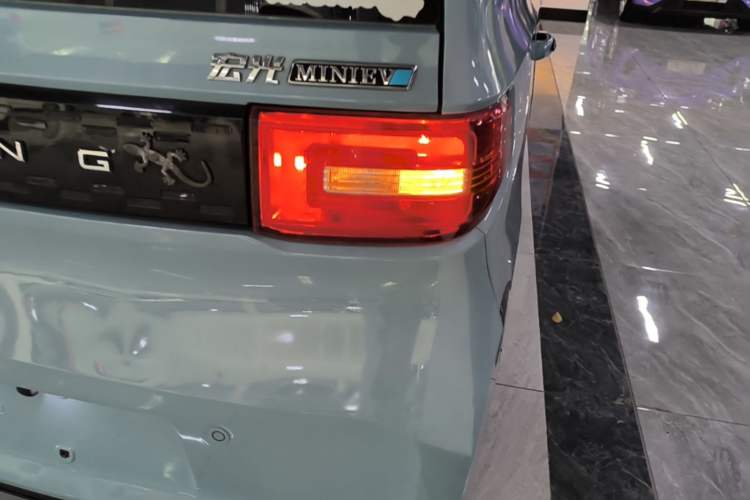 Used Wuling Hongguang MINIEV 2020 Zizai Version Lithium-NMC Exterior 3