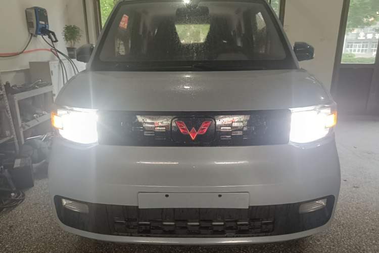 Used Wuling Hongguang MINIEV 2020 Freedom Version Lithium Iron Phosphate Front