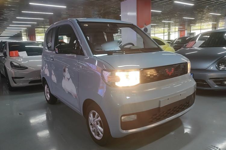 Used Wuling Hongguang MINIEV 2020 Enjoyment Model Lithium Iron Phosphate Front Right 45 Deg