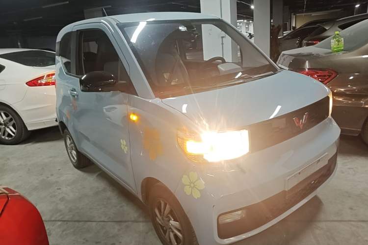 Used Wuling Hongguang MINIEV 2020 Freedom Version Lithium Iron Phosphate Front Right 45 Deg