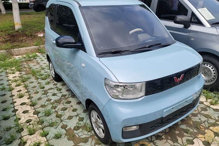 Used Wuling Hongguang MINIEV 2020 Enjoyment Model Lithium Iron Phosphate Front Right 45 Deg