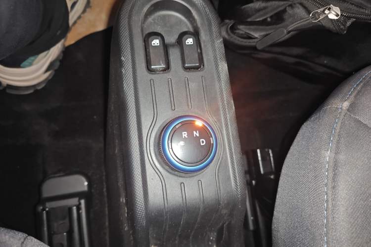 Used Wuling Hongguang MINIEV 2020 Easy Version Lithium-Ion Battery Gear Lever