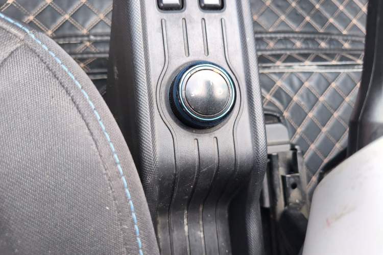 Used Wuling Hongguang MINIEV 2020 Zizai Version Lithium-NMC Gear Lever