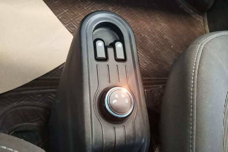 Used Wuling Hongguang MINIEV 2020 Easy Version Lithium-Ion Battery Gear Lever
