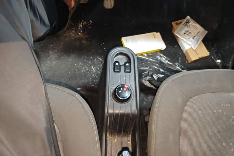 Used Wuling Hongguang MINIEV 2020 Easy Version Lithium-Ion Battery Gear Lever
