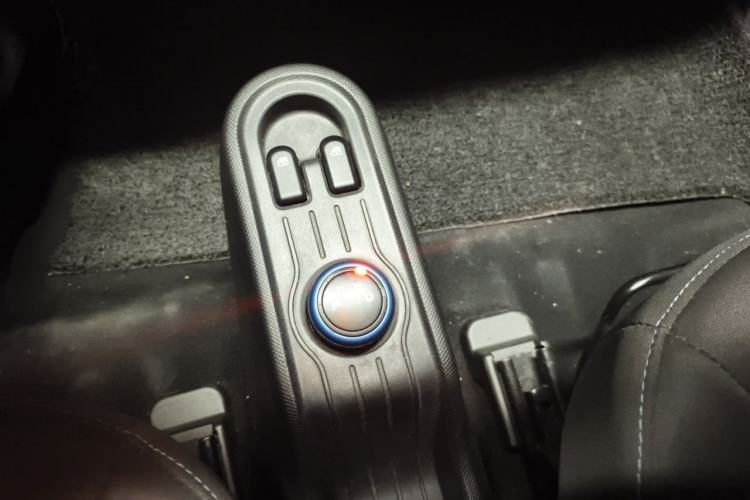 Used Wuling Hongguang MINIEV 2020 Enjoyment Model Lithium Iron Phosphate Gear Lever