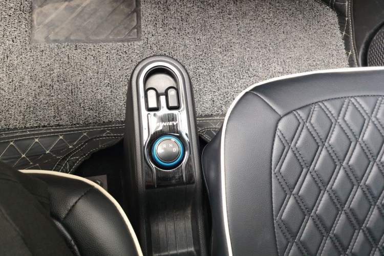 Used Wuling Hongguang MINIEV 2020 Enjoy Edition Lithium-Ion Battery Gear Lever