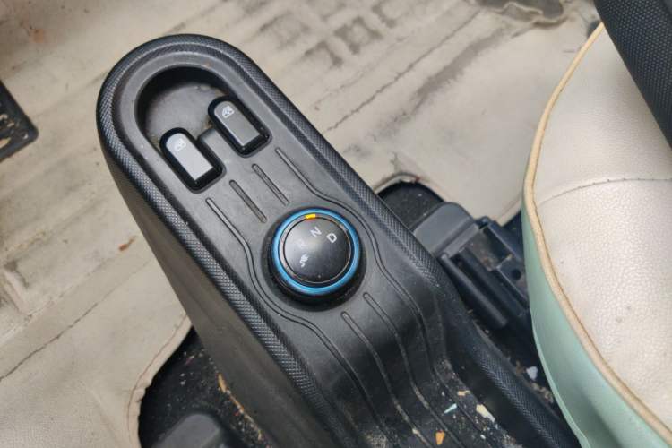 Used Wuling Hongguang MINIEV 2020 Easy Version Lithium-Ion Battery Gear Lever