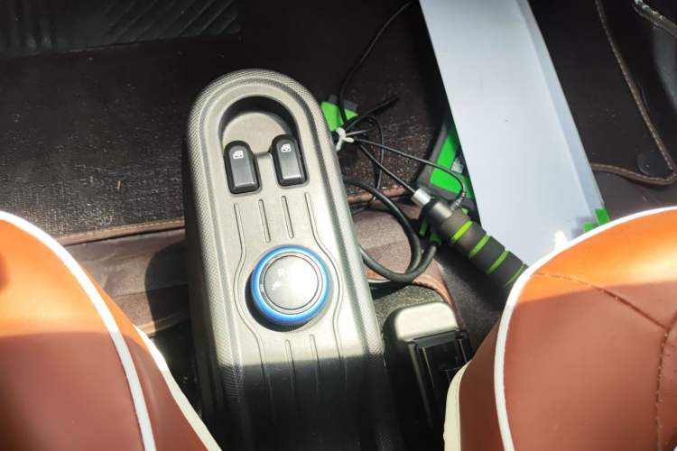 Used Wuling Hongguang MINIEV 2020 Zizai Version Lithium-NMC Gear Lever