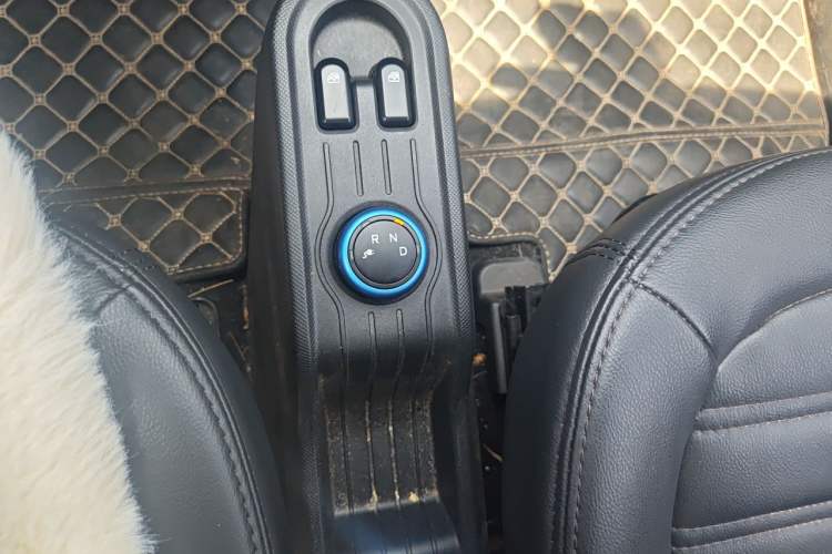 Used Wuling Hongguang MINIEV 2020 Zizai Version Lithium-NMC Gear Lever
