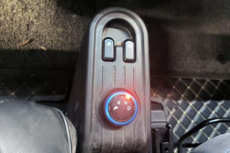 Used Wuling Hongguang MINIEV 2020 Freedom Version Lithium Iron Phosphate Gear Lever