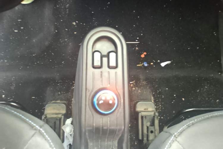 Used Wuling Hongguang MINIEV 2020 Easy Version Lithium-Ion Battery Gear Lever