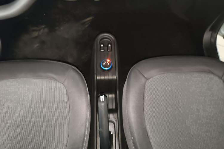 Used Wuling Hongguang MINIEV 2020 Enjoyment Model Lithium Iron Phosphate Gear Lever