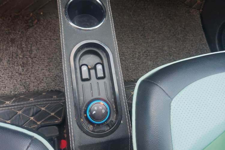 Used Wuling Hongguang MINIEV 2020 Enjoyment Model Lithium Iron Phosphate Gear Lever