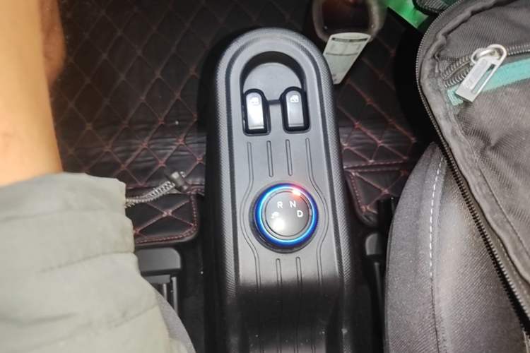 Used Wuling Hongguang MINIEV 2020 Enjoyment Model Lithium Iron Phosphate Gear Lever