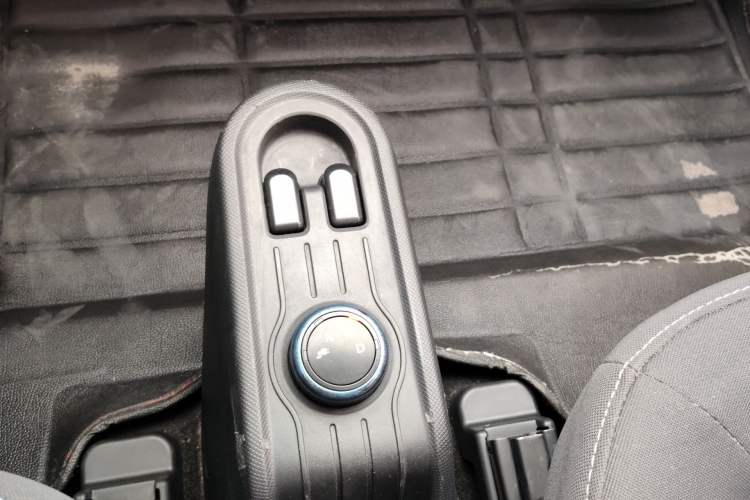 Used Wuling Hongguang MINIEV 2020 Zizai Version Lithium-NMC Gear Lever