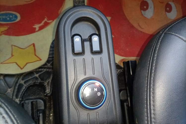 Used Wuling Hongguang MINIEV 2020 Easy Version Lithium-Ion Battery Gear Lever