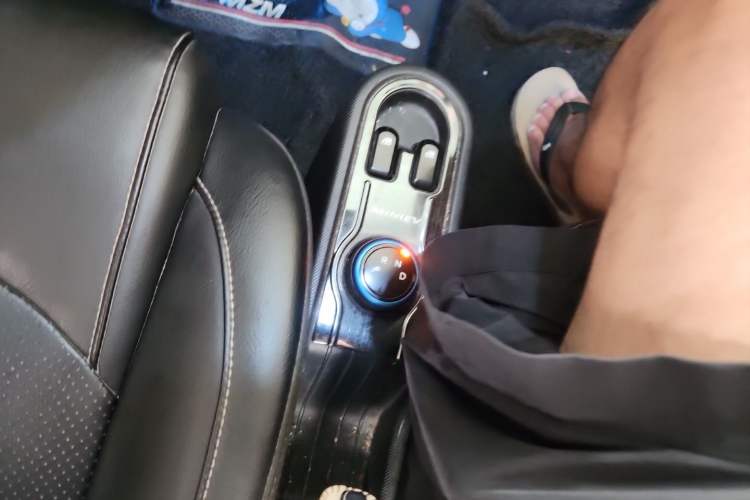 Used Wuling Hongguang MINIEV 2020 Lite Version Lithium Iron Phosphate Gear Lever
