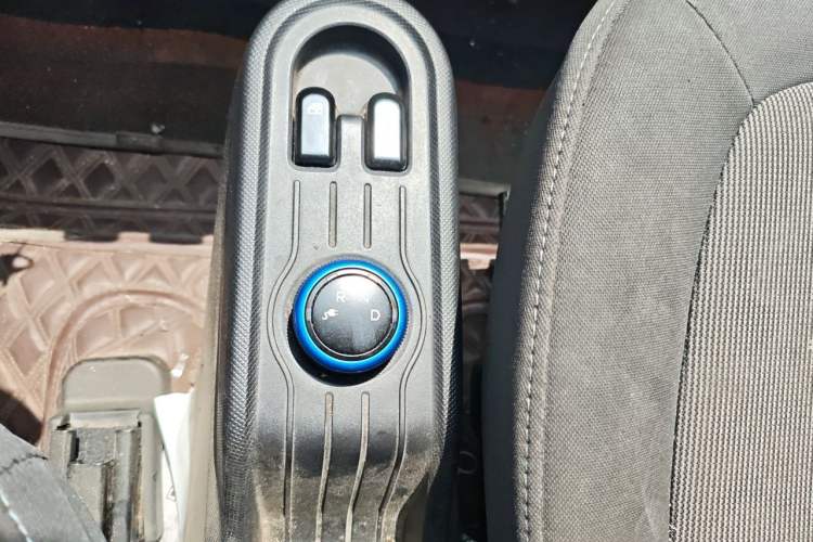 Used Wuling Hongguang MINIEV 2020 Zizai Version Lithium-NMC Gear Lever