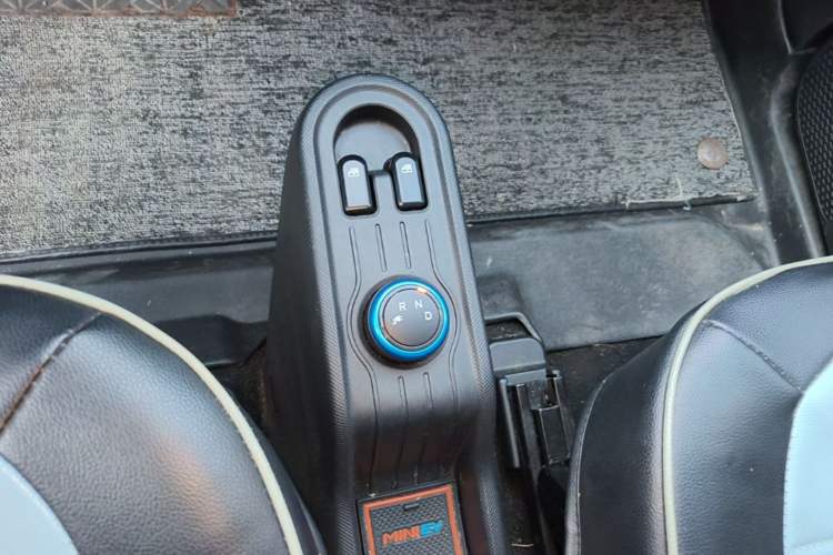 Used Wuling Hongguang MINIEV 2020 Freedom Version Lithium Iron Phosphate Gear Lever