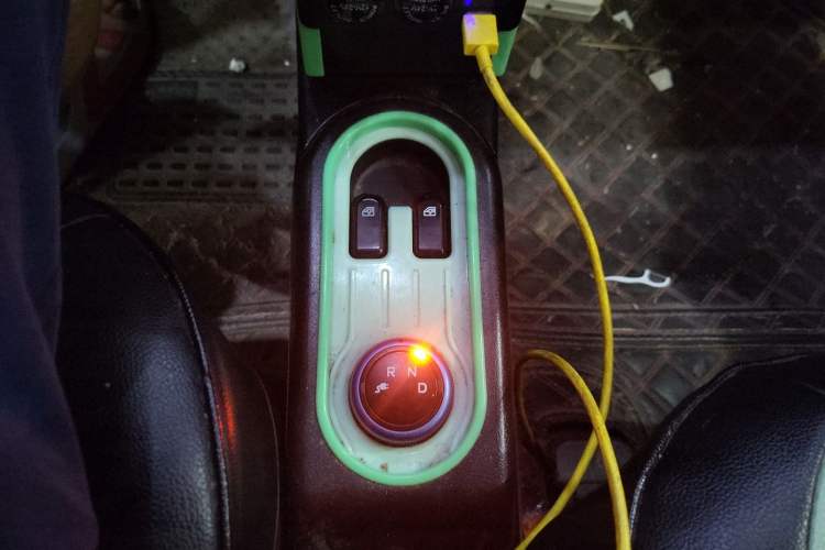 Used Wuling Hongguang MINIEV 2020 Enjoyment Model Lithium Iron Phosphate Gear Lever