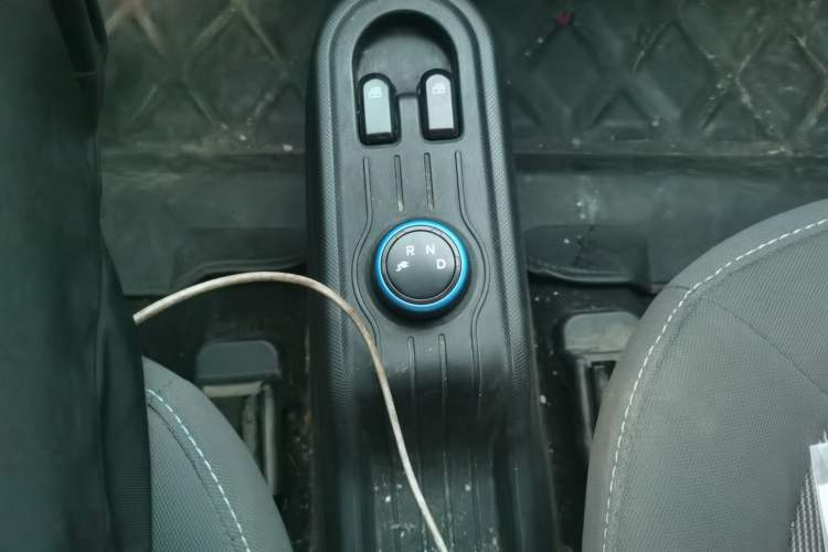 Used Wuling Hongguang MINIEV 2020 Easy Version Lithium-Ion Battery Gear Lever