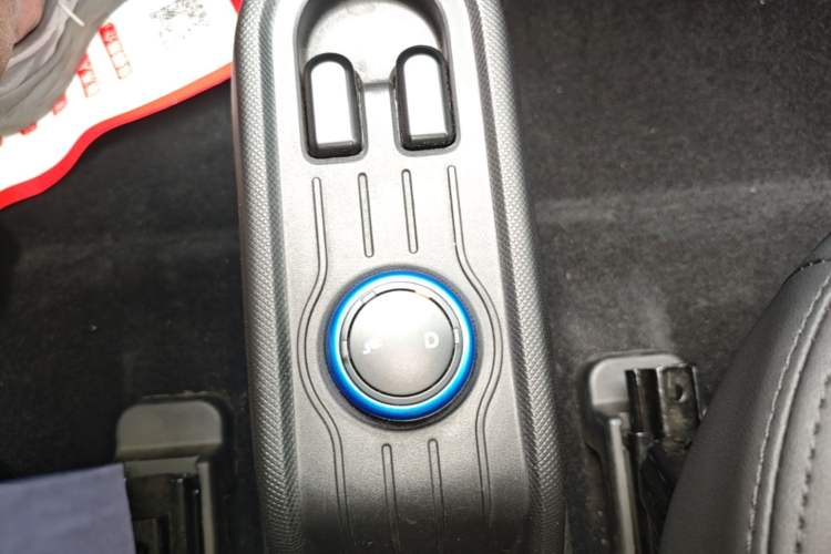 Used Wuling Hongguang MINIEV 2020 Easy Version Lithium-Ion Battery Gear Lever