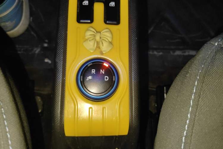 Used Wuling Hongguang MINIEV 2020 Enjoy Edition Lithium-Ion Battery Gear Lever