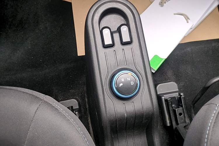 Used Wuling Hongguang MINIEV 2020 Easy Version Lithium-Ion Battery Gear Lever