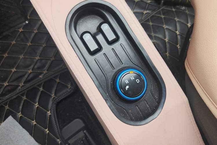 Used Wuling Hongguang MINIEV 2020 Enjoyment Model Lithium Iron Phosphate Gear Lever