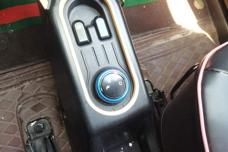 Used Wuling Hongguang MINIEV 2020 Enjoyment Model Lithium Iron Phosphate Gear Lever