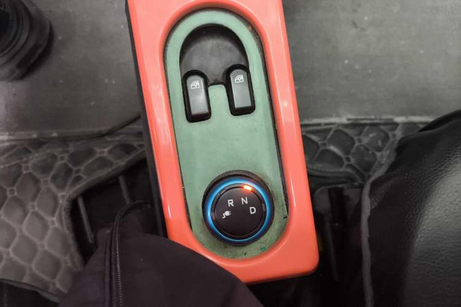 Used Wuling Hongguang MINIEV 2020 Easy Version Lithium-Ion Battery Gear Lever