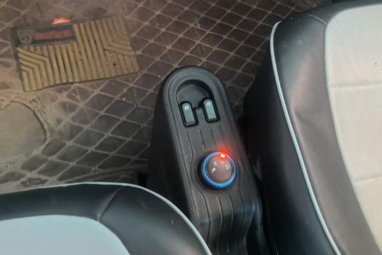 Used Wuling Hongguang MINIEV 2020 Zizai Version Lithium-NMC Gear Lever