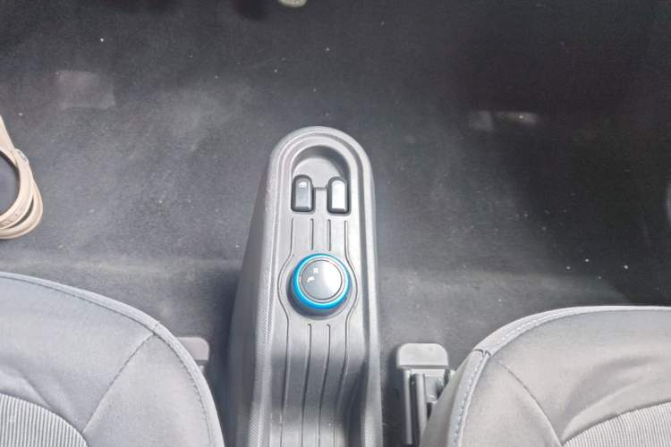 Used Wuling Hongguang MINIEV 2020 Enjoyment Model Lithium Iron Phosphate Gear Lever